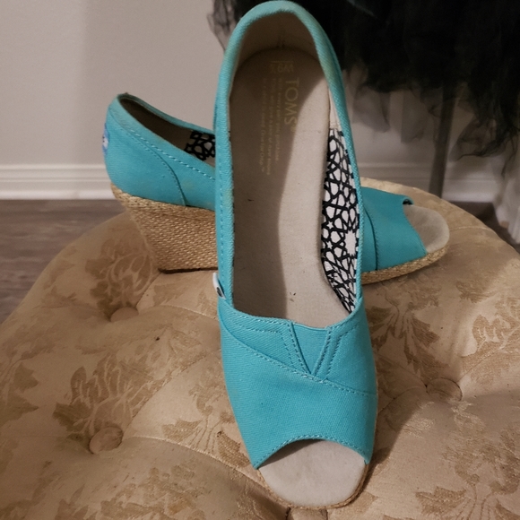 Shoes - Picture 3 of 3